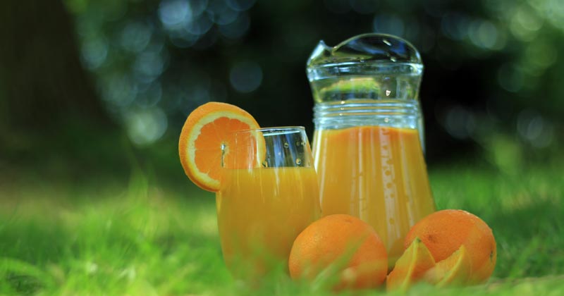 Orangensaft im Sommer