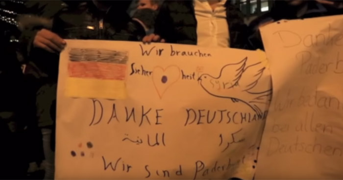 "Danke Paderborn!"-Plakate der Flüchtlinge