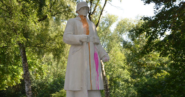 Infanterist Denkmal Paderborn Farbkugeln